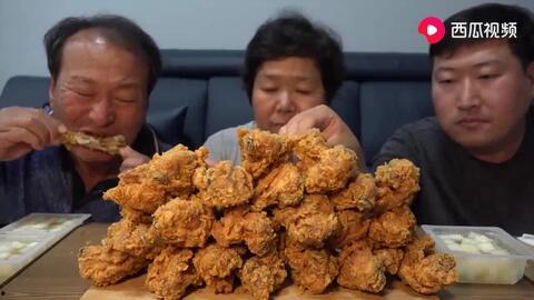 大瓜头吃鸡腿视频,趣味横生引网友热议