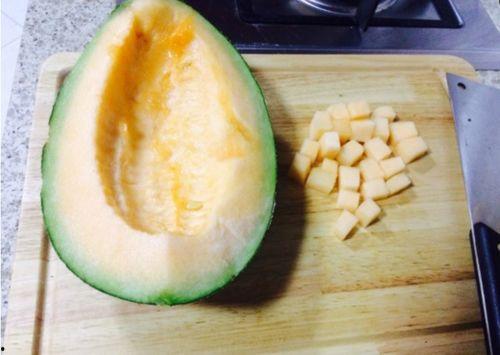 如何给哈密瓜配花粉吃视频,视频教你轻松享受美味新食尚