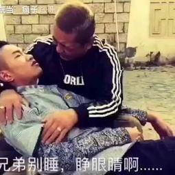 老男孩儿吃瓜搞笑视频,笑料百出欢乐无限