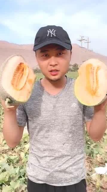 阿峰哥吃哈密瓜视频,阿峰哥畅享哈密瓜美味时光